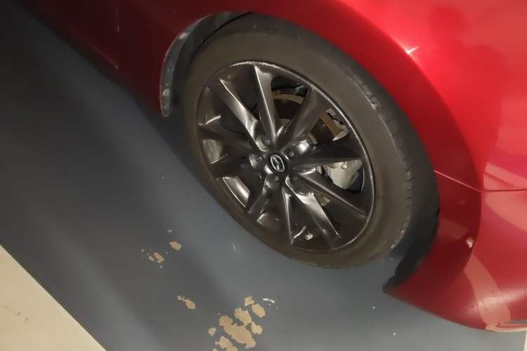 Used Mazda 3 Axela 2017 Sedan 1.5L Automatic Luxury Model Emission Standard China V Right Front Wheel Hub
