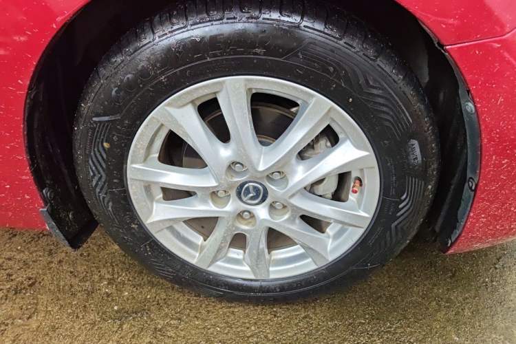 Used Mazda 3 Axela 2017 Sedan 1.5L Automatic Luxury Model China VI Standard Right Front Wheel Hub