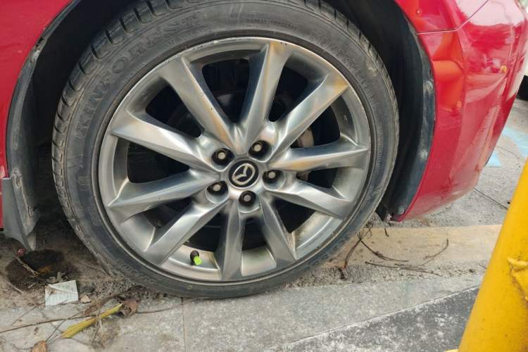 Used Mazda 3 Axela 2017 Hatchback 1.5L Automatic Comfort Model Emission Standard China V Right Front Wheel Hub