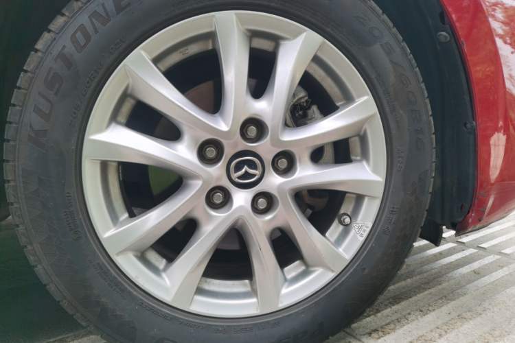 Used Mazda 3 Axela 2017 Hatchback 1.5L Automatic Luxury Model China VI Standard Right Front Wheel Hub