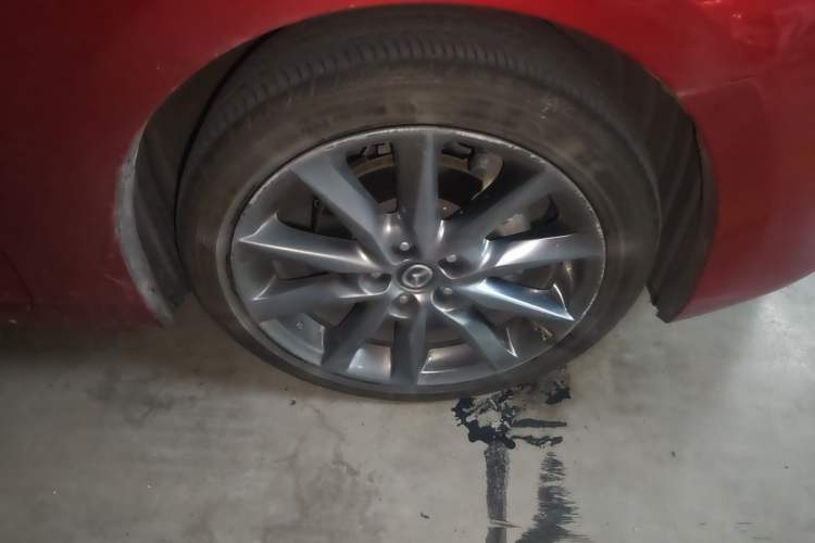 Used Mazda 3 Axela 2017 Hatchback 2.0L Automatic Sport Model China V Emission Standard Right Front Wheel Hub