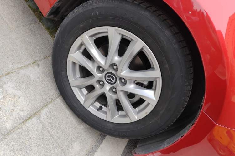 Used Mazda 3 Axela 2017 Sedan 1.5L Automatic Luxury Model Emission Standard China V Right Front Wheel Hub