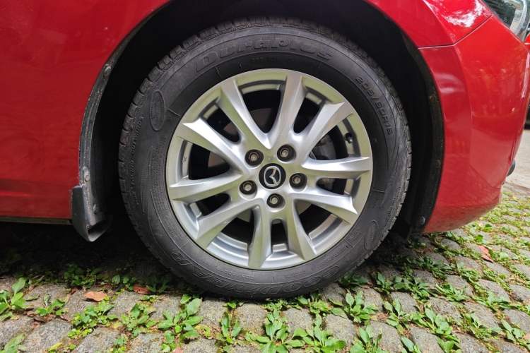 Used Mazda 3 Axela 2017 Sedan 1.5L Automatic Luxury Model China VI Standard Right Front Wheel Hub