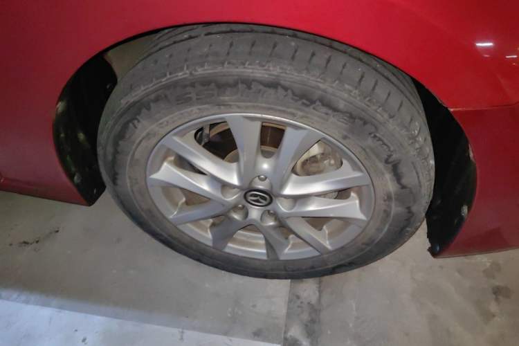Used Mazda 3 Axela 2017 Sedan 1.5L Automatic Luxury Model Emission Standard China V Right Front Wheel Hub