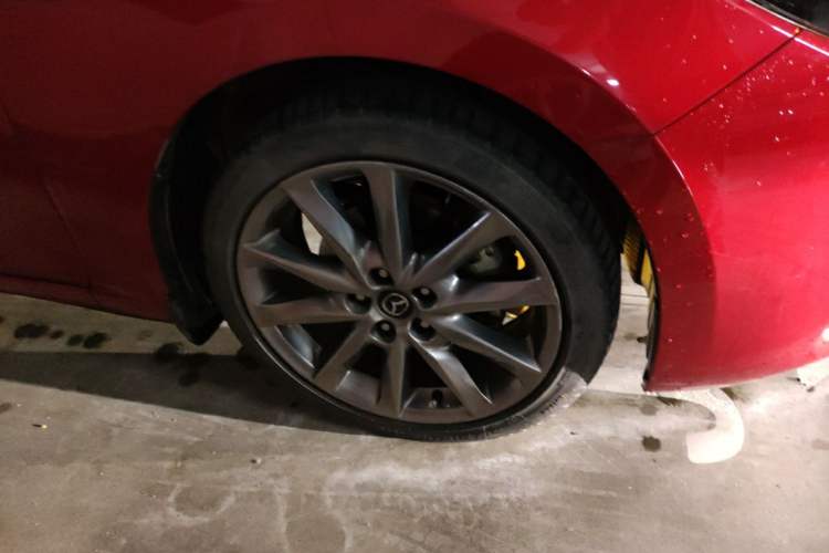 Used Mazda 3 Axela 2017 Hatchback 2.0L Automatic Sport Model China V Emission Standard Right Front Wheel Hub