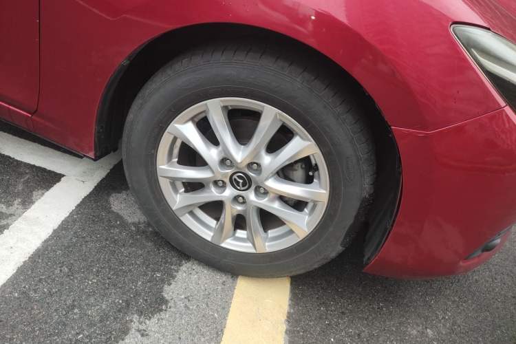 Used Mazda 3 Axela 2017 Sedan 1.5L Automatic Luxury Model Emission Standard China V Right Front Wheel Hub