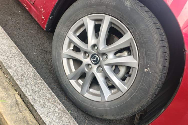 Used Mazda 3 Axela 2017 Sedan 1.5L Automatic Luxury Model China VI Standard Right Front Wheel Hub