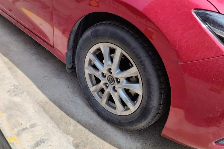 Used Mazda 3 Axela 2017 Sedan 1.5L Automatic Luxury Model Emission Standard China V Right Front Wheel Hub