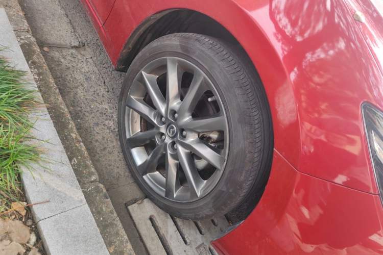 Used Mazda 3 Axela 2017 Hatchback 2.0L Automatic Luxury Model Emission Standard China V Right Front Wheel Hub