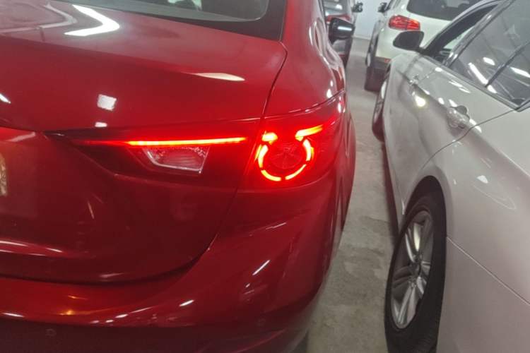 Used Mazda 3 Axela 2017 Sedan 1.5L Automatic Luxury Model Emission Standard China V Right Rear Taillight