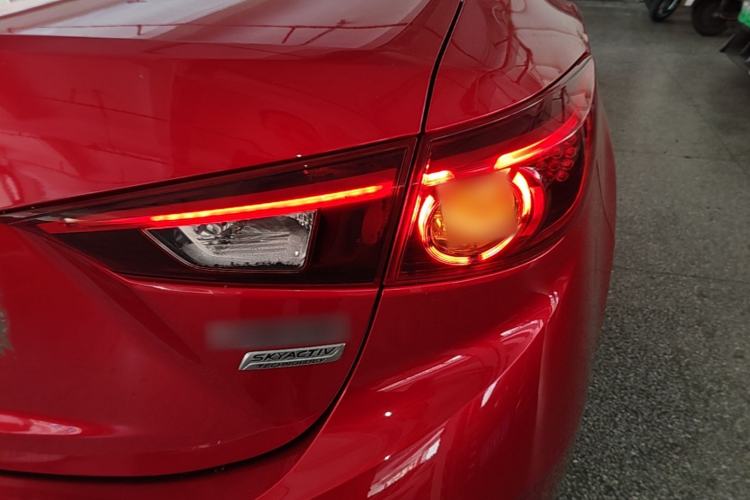 Used Mazda 3 Axela 2017 Sedan 1.5L Automatic Luxury Model Emission Standard China V Right Rear Taillight
