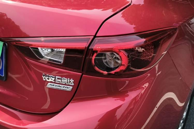 Used Mazda 3 Axela 2017 Sedan 1.5L Automatic Luxury Model Emission Standard China V Right Rear Taillight