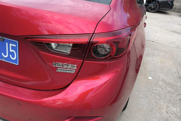 Used Mazda 3 Axela 2017 Sedan 1.5L Automatic Luxury Model Emission Standard China V Right Rear Taillight