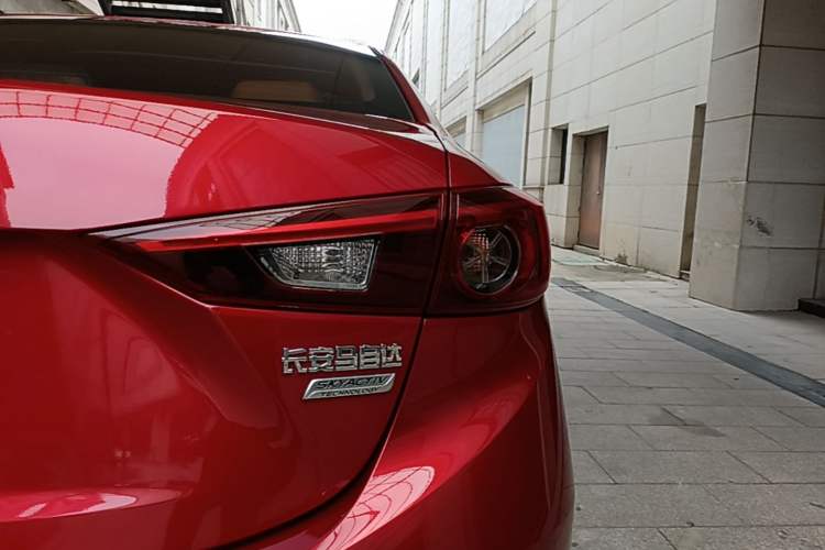 Used Mazda 3 Axela 2017 Sedan 1.5L Automatic Luxury Model Emission Standard China V Right Rear Taillight