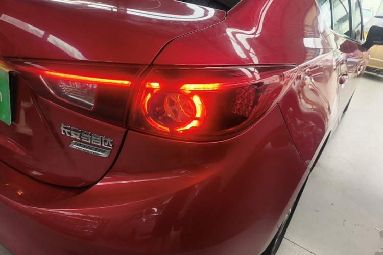 Used Mazda 3 Axela 2017 Sedan 1.5L Automatic Luxury Model Emission Standard China V Right Rear Taillight