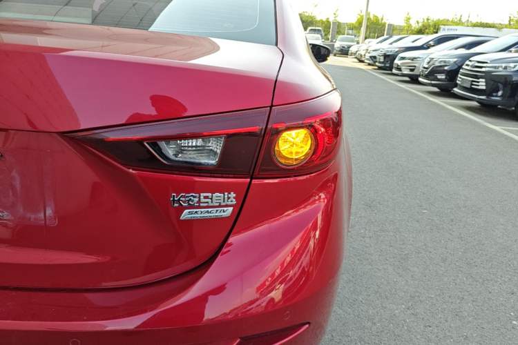 Used Mazda 3 Axela 2017 Sedan 1.5L Automatic Comfort Model Emission Standard China V Right Rear Taillight