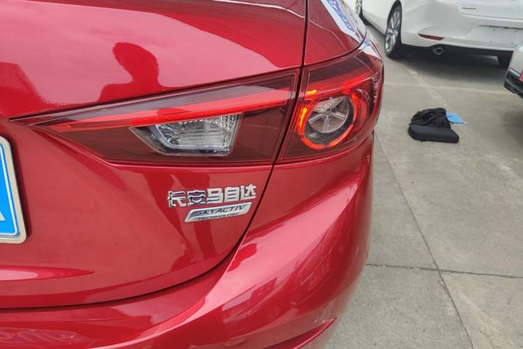 Used Mazda 3 Axela 2017 Sedan 1.5L Automatic Luxury Model Emission Standard China V Right Rear Taillight