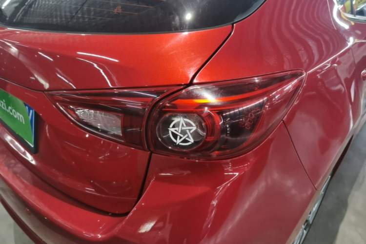 Used Mazda 3 Axela 2017 Hatchback 2.0L Automatic Sport Model China V Emission Standard Right Rear Taillight
