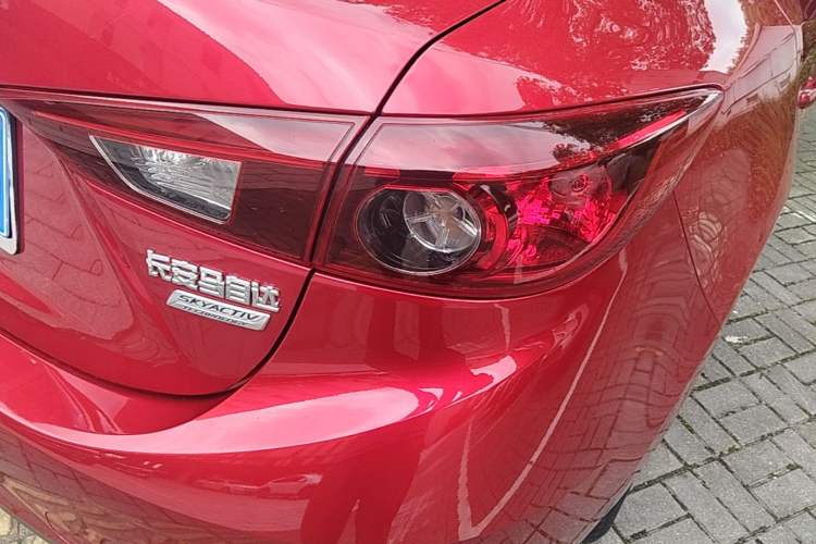Used Mazda 3 Axela 2017 Sedan 1.5L Manual Comfort Model Emission Standard China V Right Rear Taillight