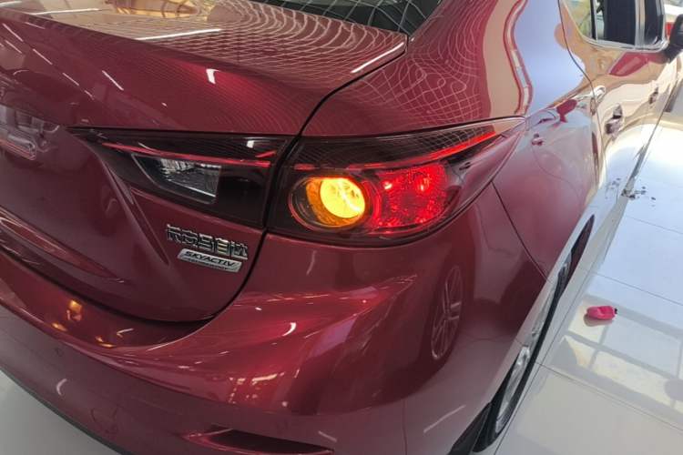 Used Mazda 3 Axela 2017 Sedan 1.5L Automatic Comfort Model Emission Standard China V Right Rear Taillight