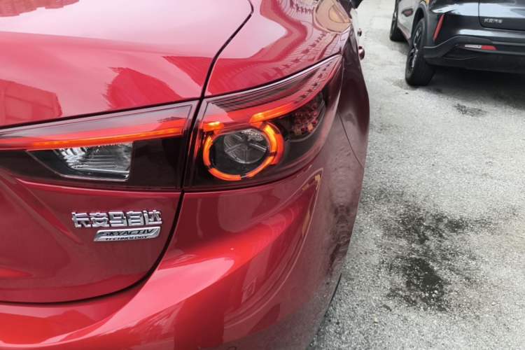 Used Mazda 3 Axela 2017 Sedan 1.5L Automatic Luxury Model Emission Standard China V Right Rear Taillight