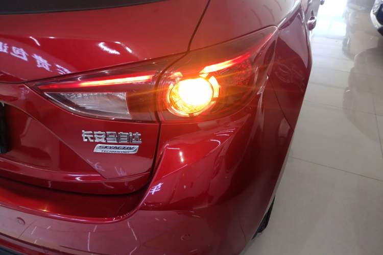 Used Mazda 3 Axela 2017 Hatchback 1.5L Automatic Luxury Model Emission Standard China V Right Rear Taillight