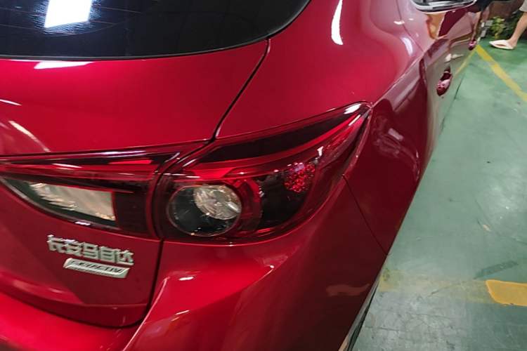 Used Mazda 3 Axela 2017 Hatchback 2.0L Automatic Luxury Model Emission Standard China V Right Rear Taillight