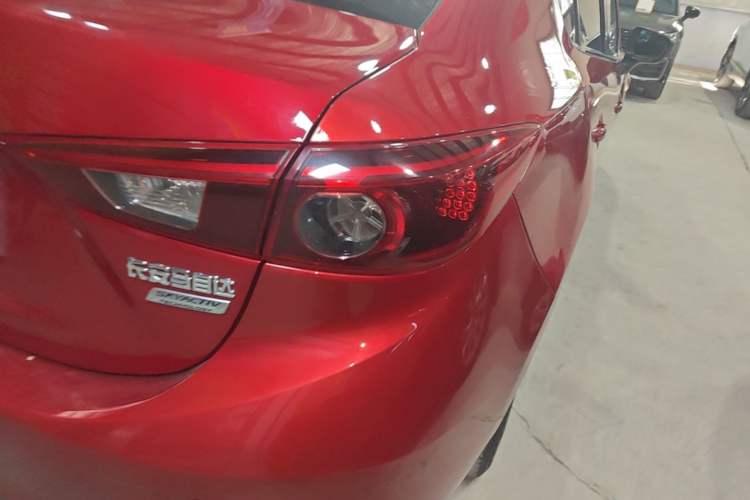 Used Mazda 3 Axela 2017 Sedan 1.5L Automatic Luxury Model Emission Standard China V Right Rear Taillight