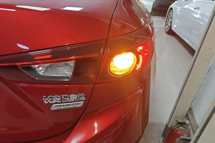 Used Mazda 3 Axela 2017 Sedan 1.5L Automatic Comfort Model Emission Standard China V Right Rear Taillight