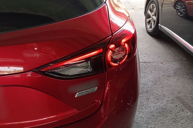 Used Mazda 3 Axela 2017 Hatchback 2.0L Automatic Sport Model China V Emission Standard Right Rear Taillight