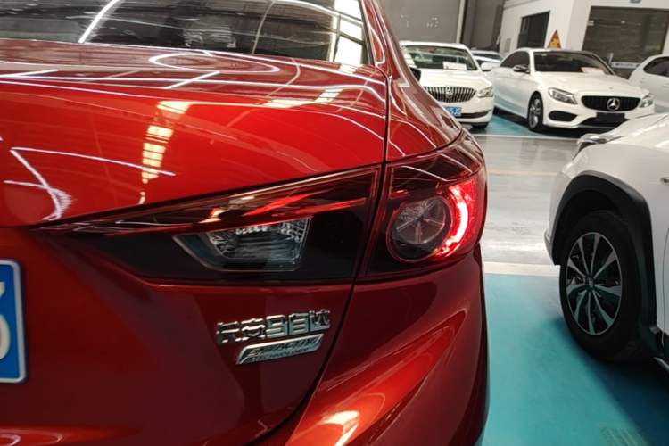 Used Mazda 3 Axela 2017 Sedan 1.5L Automatic Comfort Model Emission Standard China V Right Rear Taillight