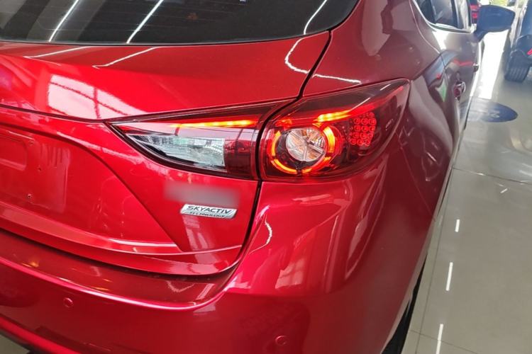 Used Mazda 3 Axela 2017 Hatchback 1.5L Automatic Luxury Model Emission Standard China V Right Rear Taillight