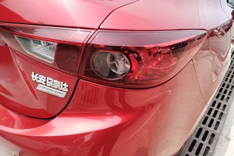 Used Mazda 3 Axela 2017 Sedan 1.5L Automatic Comfort Model Emission Standard China V Right Rear Taillight