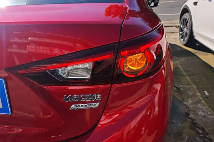 Used Mazda 3 Axela 2017 Sedan 1.5L Automatic Luxury Model Emission Standard China V Right Rear Taillight