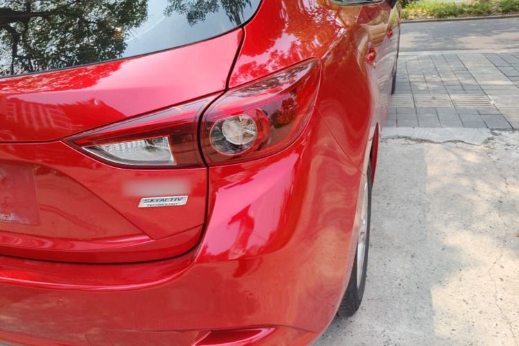 Used Mazda 3 Axela 2017 Hatchback 1.5L Automatic Luxury Model China VI Standard Right Rear Taillight