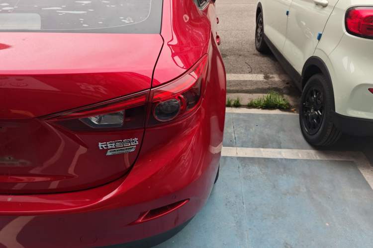 Used Mazda 3 Axela 2017 Sedan 1.5L Manual Luxury Model Emission Standard China V Right Rear Taillight