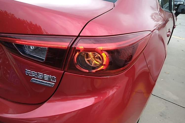 Used Mazda 3 Axela 2017 Sedan 1.5L Automatic Luxury Model Emission Standard China V Right Rear Taillight