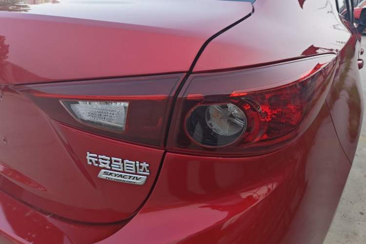 Used Mazda 3 Axela 2017 Sedan 1.5L Automatic Comfort Model Emission Standard China V Right Rear Taillight