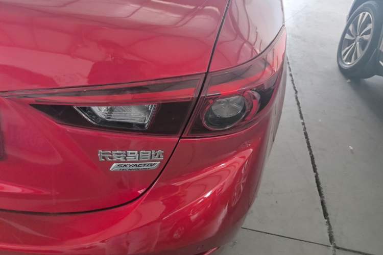 Used Mazda 3 Axela 2017 Sedan 1.5L Automatic Luxury Model Emission Standard China V Right Rear Taillight