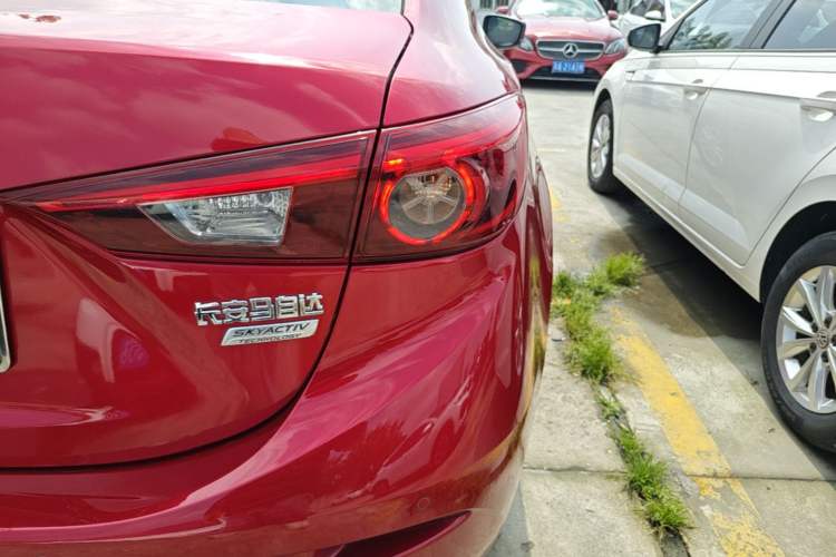 Used Mazda 3 Axela 2017 Sedan 1.5L Automatic Luxury Model Emission Standard China V Right Rear Taillight