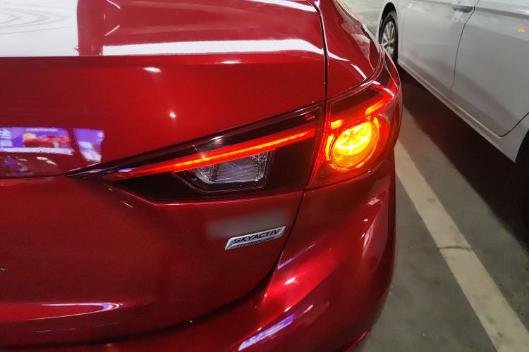 Used Mazda 3 Axela 2017 Sedan 1.5L Automatic Luxury Model Emission Standard China V Right Rear Taillight