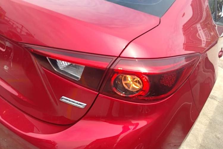 Used Mazda 3 Axela 2017 Sedan 1.5L Automatic Luxury Model Emission Standard China V Right Rear Taillight
