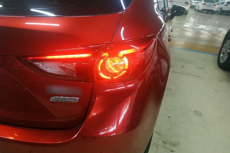 Used Mazda 3 Axela 2017 Hatchback 1.5L Automatic Luxury Model Emission Standard China V Right Rear Taillight