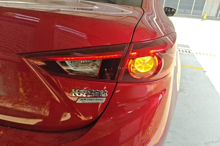 Used Mazda 3 Axela 2017 Sedan 1.5L Automatic Luxury Model Emission Standard China V Right Rear Taillight