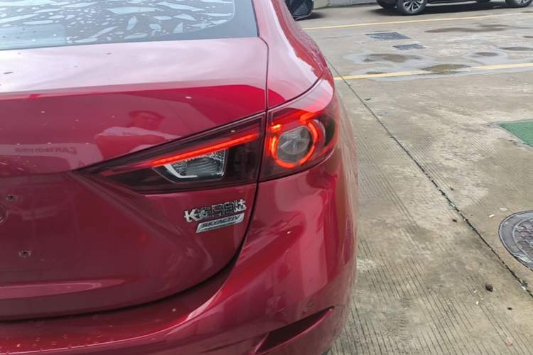 Used Mazda 3 Axela 2017 Sedan 1.5L Automatic Luxury Model Emission Standard China V Right Rear Taillight