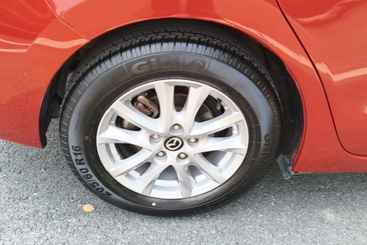 Used Mazda 3 Axela 2017 Sedan 1.5L Automatic Luxury Model Emission Standard China V Right Rear Wheel Hub