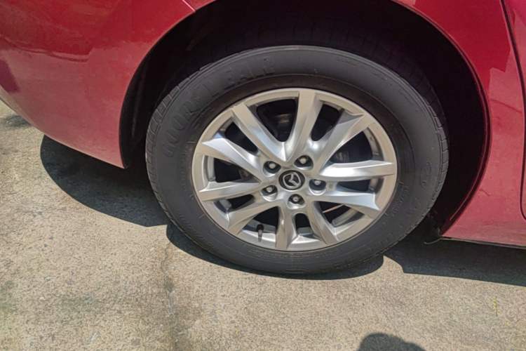 Used Mazda 3 Axela 2017 Sedan 1.5L Automatic Luxury Model Emission Standard China V Right Rear Wheel Hub