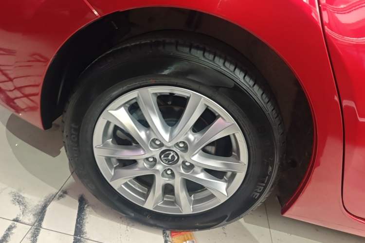 Used Mazda 3 Axela 2017 Sedan 1.5L Automatic Luxury Model China VI Standard Right Rear Wheel Hub