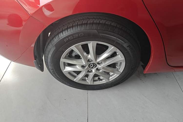 Used Mazda 3 Axela 2017 Sedan 1.5L Automatic Luxury Model Emission Standard China V Right Rear Wheel Hub