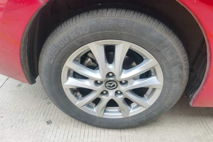 Used Mazda 3 Axela 2017 Sedan 1.5L Automatic Luxury Model Emission Standard China V Right Rear Wheel Hub